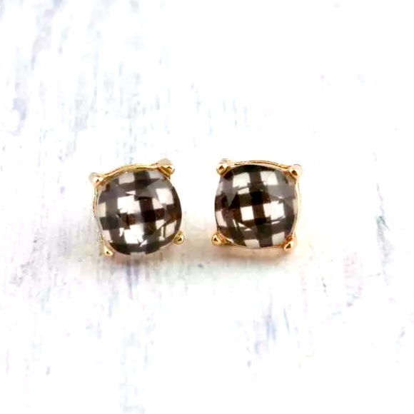 www.crownedinroyalty.com Jewelry - Modest Stud Earrings in Black & White